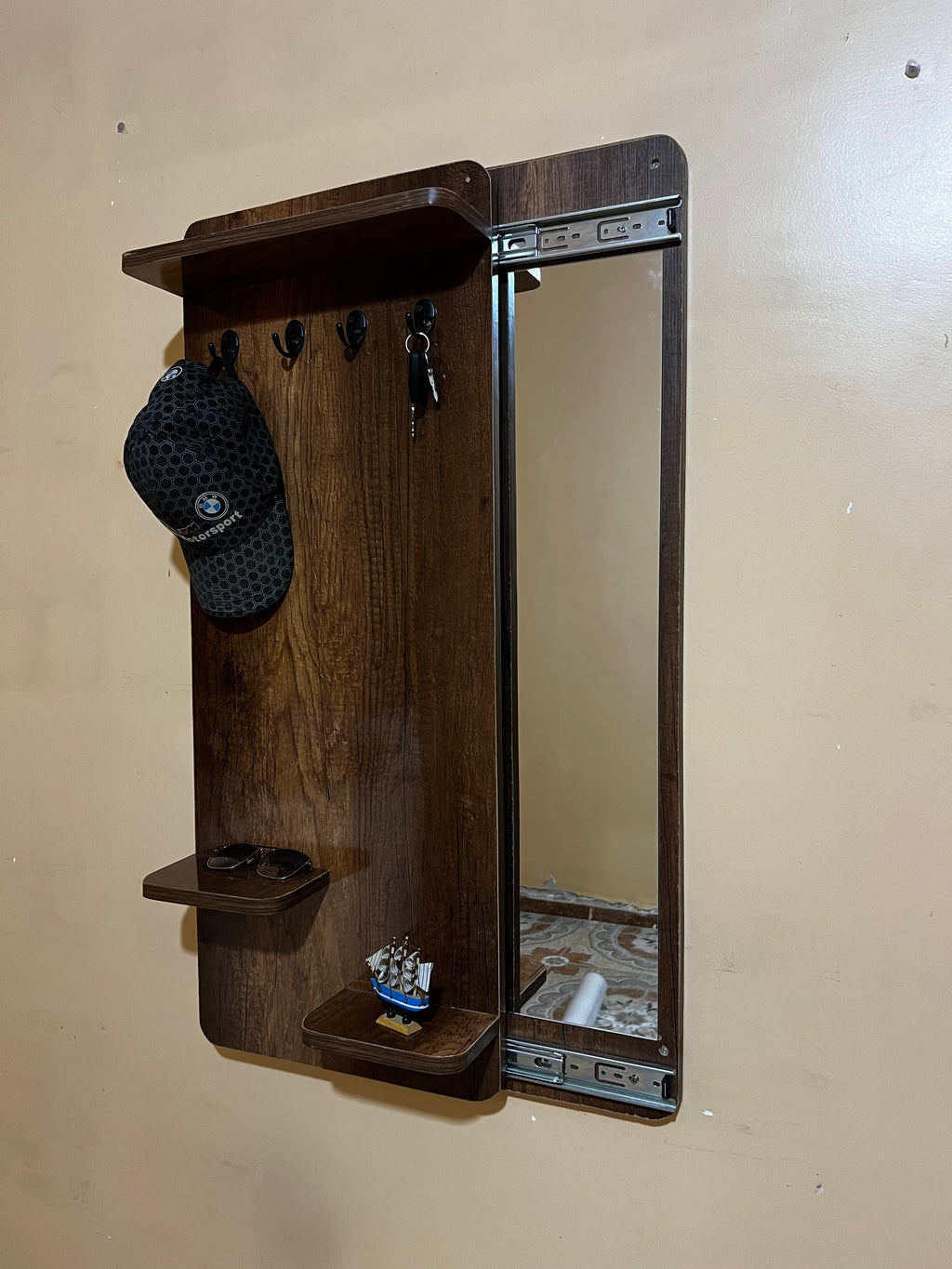 Miroir modern multifonctionnel - مرآة حائط عصرية